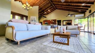4 Bedroom & 3 Bathroom Ocean View Villa - Playa Hermosa - 0