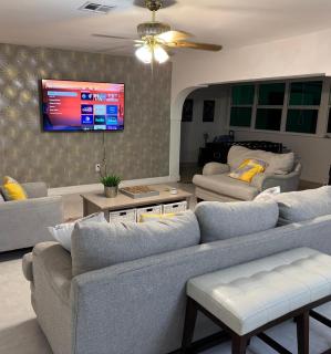 4 BDRM Game room,Patio & Pool Waterfront Escape - Andover - 5