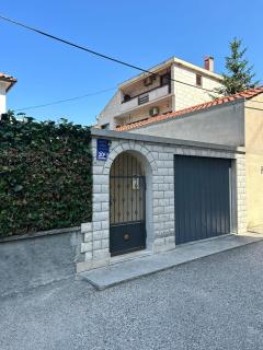 Garden Apartment Dina with free Parking - 8
