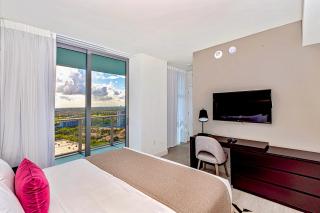 Modern Condo Retreat with Ample Space - Hollywood - 4