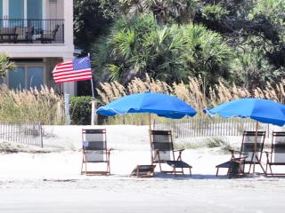 Coastal King Beach Flat Convenient to Everything! - Hilton Head Island - 1