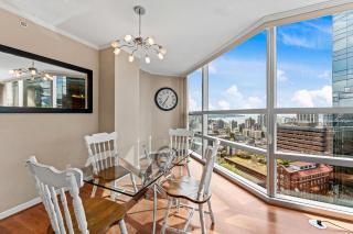 Fantastic Two Bedroom Condo with Panoramic City Views - Vancouver - 4