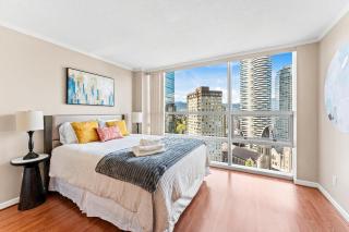 Fantastic Two Bedroom Condo with Panoramic City Views - Vancouver - 2