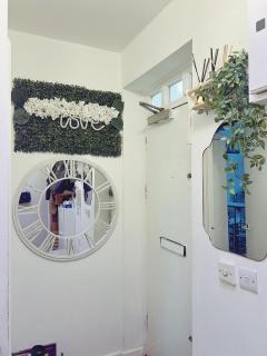 Cozy and Cute Studio Apartment with a Loft Bed, 13 mins walk to Westfield White City - London - 2