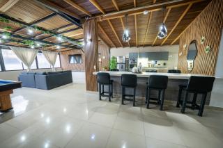 6 bedroom penthouse with pool table- 1 block from Lleras park p4 - 1