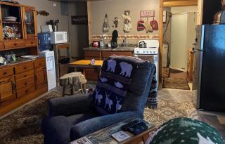 1 Bed Studio Cabin in the Woods with Kitchen - 9