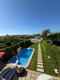 فيلا مارينا 4 بحمام سباحه خاص تاني صف بحيره رمليه - 7