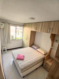 Quarto com ar e cama de casal no Rio Vermelho - 0