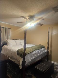 The Cozy Ruby Entrance Cottage - Montgomery - 1