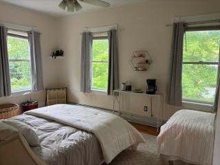 Charming Three Bedroom Retreat House - Saugerties - 3