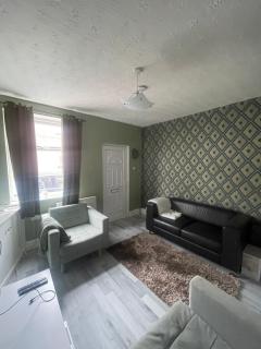 Cosy Room Near Train & Hospital - - 0