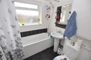 Cosy Room Near Train & Hospital - - 6