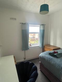 Cosy Room Near Train & Hospital - - 2