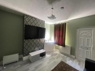 Cosy Room Near Train & Hospital - - 1