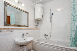 Apartment Nedica - Balcony, 2 Kings, Lift & AC - Split - 1