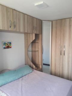 Quarto com ar e cama de casal no Rio Vermelho - 2