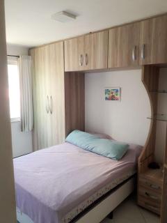 Quarto com ar e cama de casal no Rio Vermelho - 1