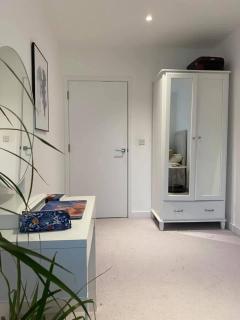 Bright Room in NW, Quick Links to Central and Wembley - 4