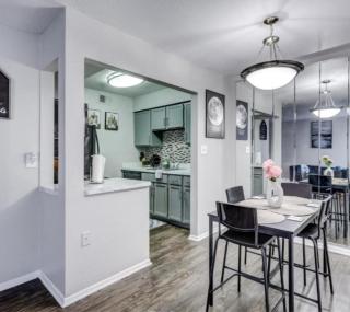 Modern 2BR Apt in the Galleria, Near Shops and Free Parking - Houston - 9