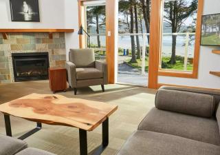 Pacific Sands Beach Resort - Tofino - 5