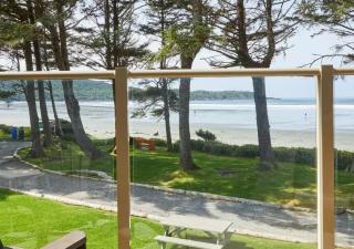 Pacific Sands Beach Resort - Tofino - 4