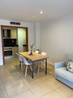 Tokyo Suite - Modern Apartment with Parking & Swimming Pool - 5