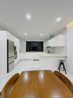Golden Palm Apartment with overlooking view - Port Vila - 3