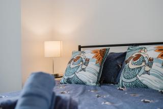 Central Woking Retreat - Two-bed flat with parking - 6