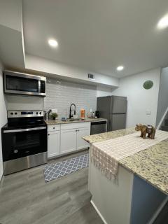 DT Dallas l 2BD PINK Paradise l 5 Min from Love Field - Dallas - 3