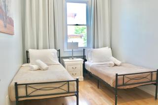 15 Minutes From Manhattan 2-Bedroom Apartment in LIC Astoria Queens - - 2