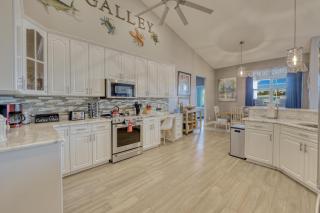 Gorgeous, One-Story, Open-Concept Home with 2,791sqft, Smart TVs, 8 Bikes, Heated Pool with Waterfall, Fishing and Beach Gear, Baby Essentials, Dog Friendly! Gulf of Mexico Access! - Cape Coral - 3