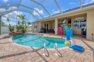Gorgeous, One-Story, Open-Concept Home with 2,791sqft, Smart TVs, 8 Bikes, Heated Pool with Waterfall, Fishing and Beach Gear, Baby Essentials, Dog Friendly! Gulf of Mexico Access! - Cape Coral - 7