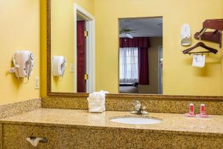 Bryant Inn And Suites - 1