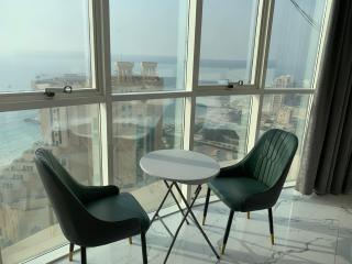 Sea view penthouse with DJ lounge - Ajman - 8