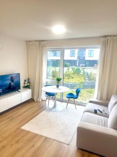 Calm and Modern Flat with Free Parking 10mins on bus to City Centre 1min walk to Bus stop - Košice - 7