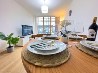 Stylish City Centre Flat - Balcony and Parking - Manchester - 0