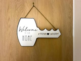 Stylish City Centre Flat - Balcony and Parking - 1