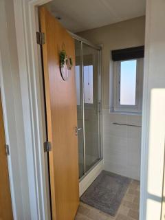 Spacious & Homely Colchester Stay-Great Location - - 4
