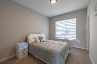 Spacious 4BR House with Private Garage - 5