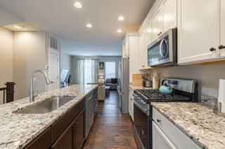 Spacious 4BR House with Private Garage - 3