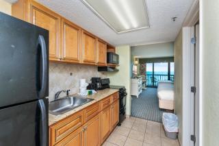 Charming Oceanfront Studio with 2 Queen Beds 11th Fl Compass Cove Pinnacle Building - 4