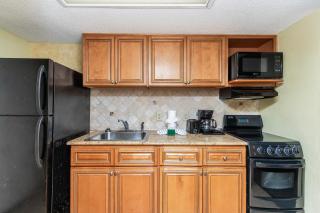 Charming Oceanfront Studio with 2 Queen Beds 11th Fl Compass Cove Pinnacle Building - Myrtle Beach - 1