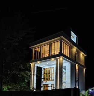 Hottel White tower - 0