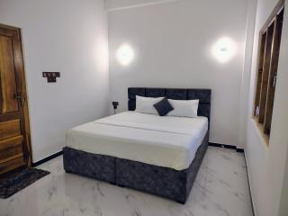Hottel White tower - Point Pedro - 1