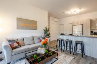 Chic and Spacious 3 Bedrooms in Griffintown - Montreal - 3