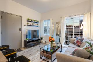 Chic and Spacious 3 Bedrooms in Griffintown - Montreal - 5