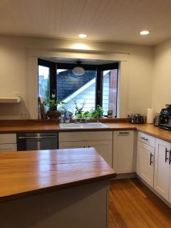 Bright, Spacious Home with Lake & Mountain Views, Walk to Beach - 6