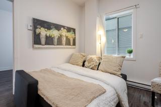 Modern Apartment in the Heart of Griffintown - 2