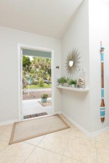 Pet-Friendly Home - 5 Min Walk to Beach, Office, Lanai - St. Augustine - 9