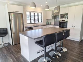 New 4 bedroom house to yourself, sleep 12, WiFi, full Air Conditioning - Atiamuri - 6
